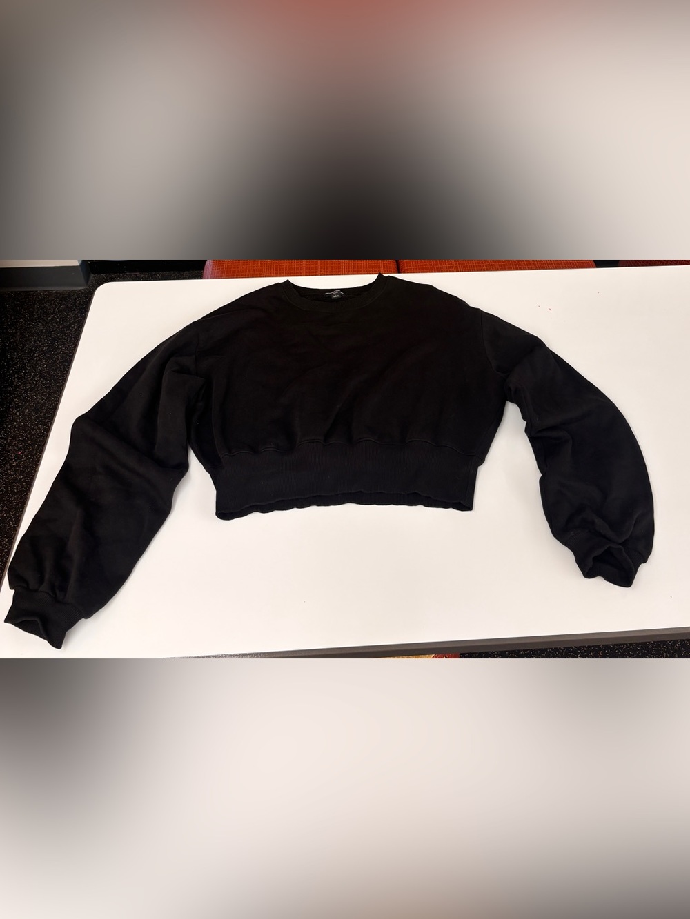 PrettyLittleThing Black Cropped Crew Sweatshirt